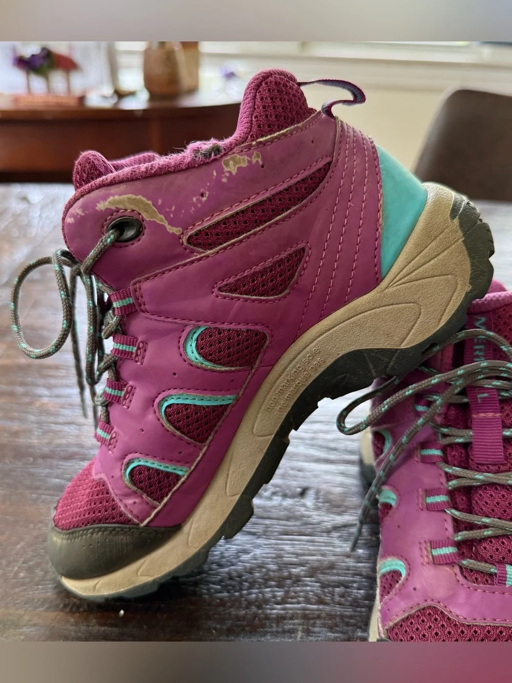 Merrell Oakcreek Mid Big Kid Size 2 'Paloma Berry' Waterproof Hiking Boots